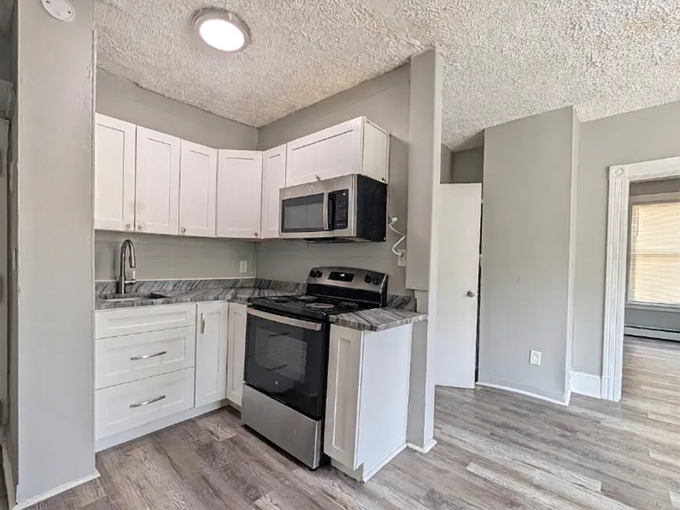 400 Atlantic St #1B — Photo 1