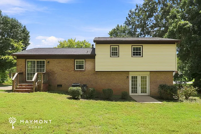 1010 Buckingham Ave — Photo 3