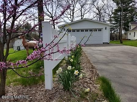 3rd image of 10385 N Bingham Ave