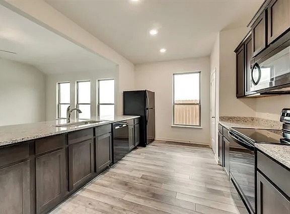 3rd image of 2030 Belmont Ln