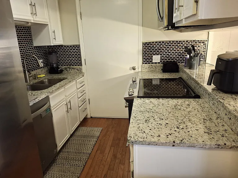 6322 New London Dr — Photo 5