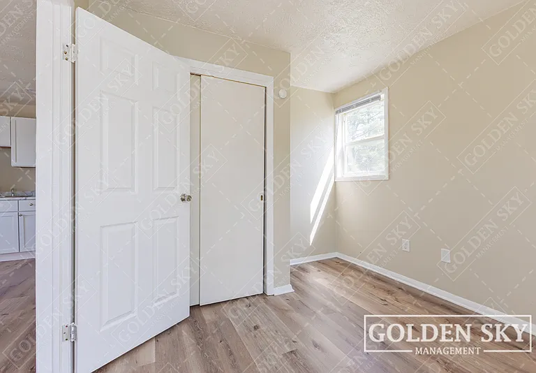 119 E 1st St — Photo 5