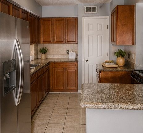 4th image of 12 Heritage Ln #46