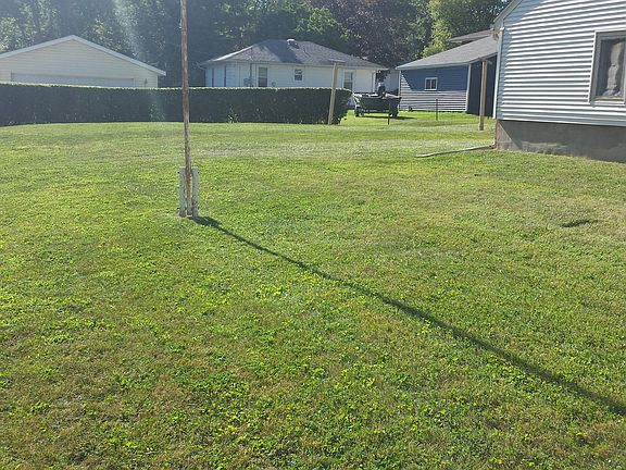 9,600 sq ft lot