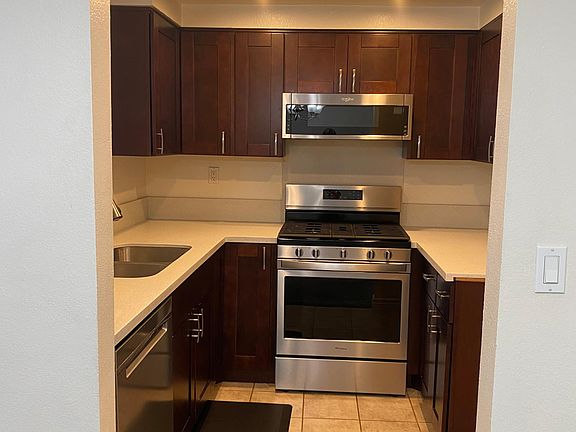 4th image of 23835 Del Monte Dr Unit 106