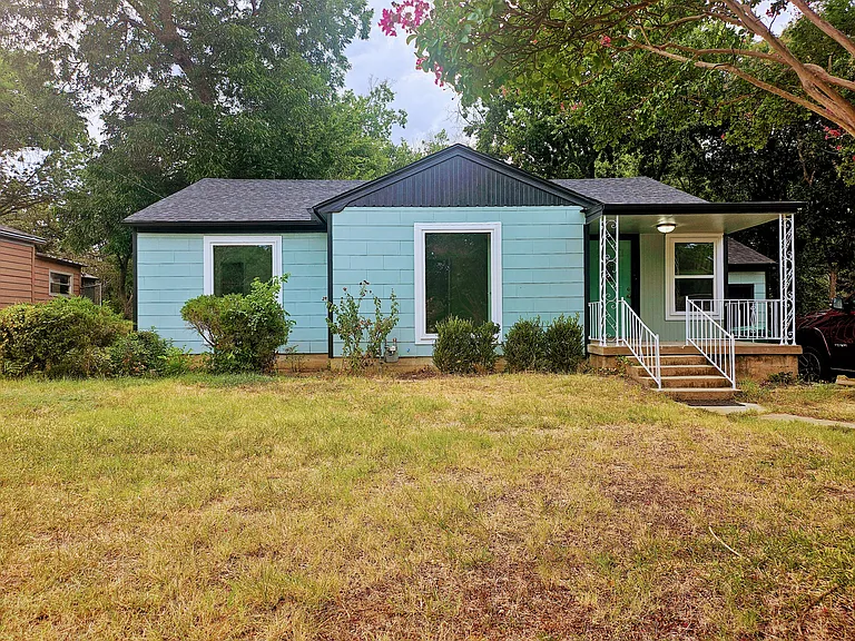 719 Hillcrest St — Photo 2