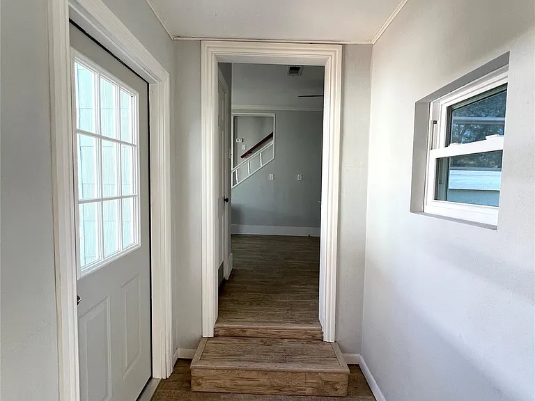 801 Avenue F — Photo 12