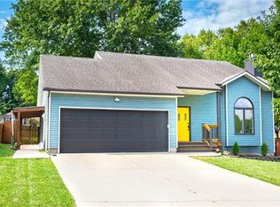 1108 NW Park Rd, Blue Springs, MO 64015