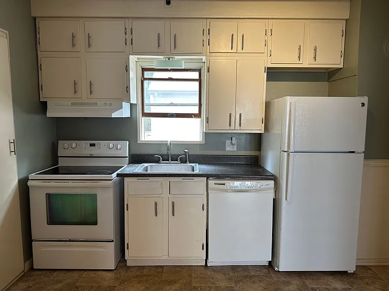 915 Veto St NW — Photo 7