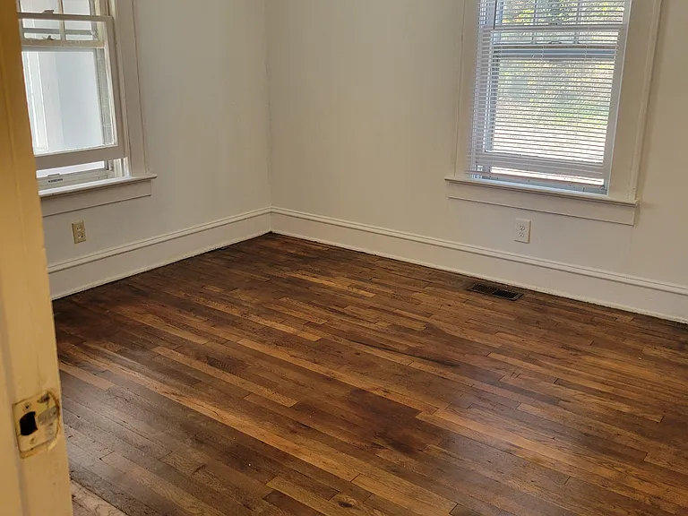 1019 N Mebane St — Photo 8