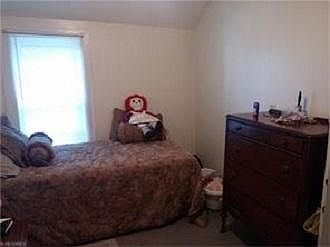 2nd image of 115 Rainbow St
