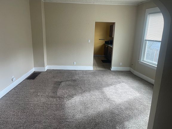 3rd image of 524 NE 60th Ave