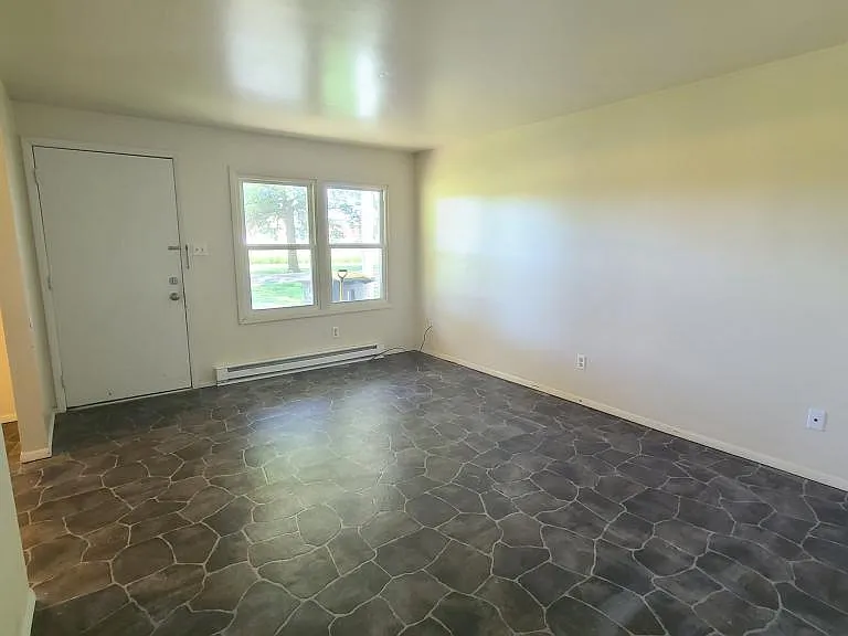 705 Lake Ave — Photo 2