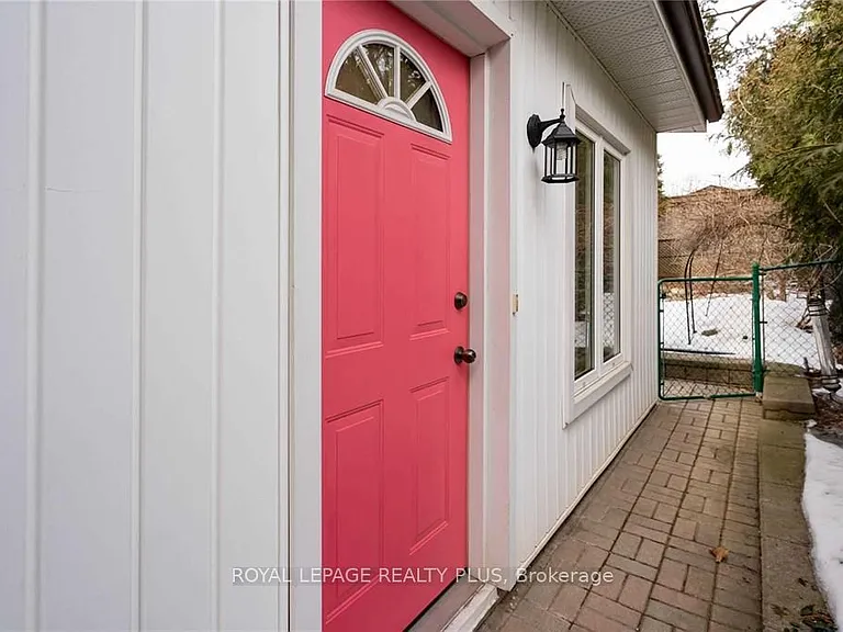 16 Alderway Ave — Photo 8