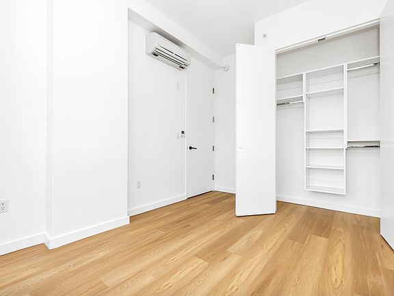 4th image of 1010 Pacific St #660