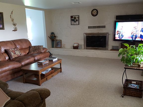 Living rm & Fireplace, COZY