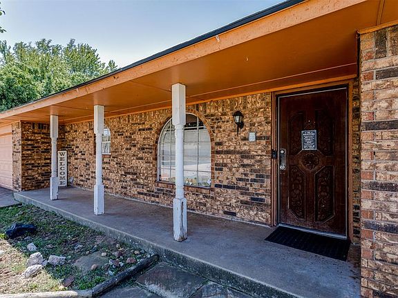 5th image of 632 Wood Crest St