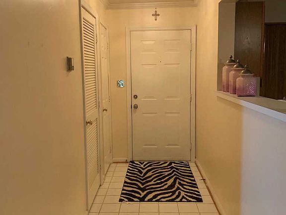 2nd image of 8087 Lacy Dr #28