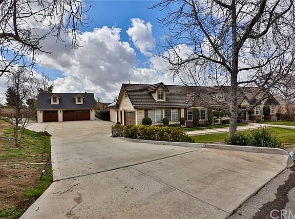 3rd image of 9902 Onyx St