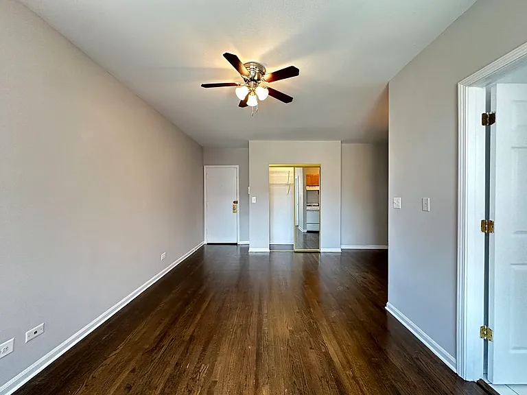 914 W Dakin St #512 — Photo 12
