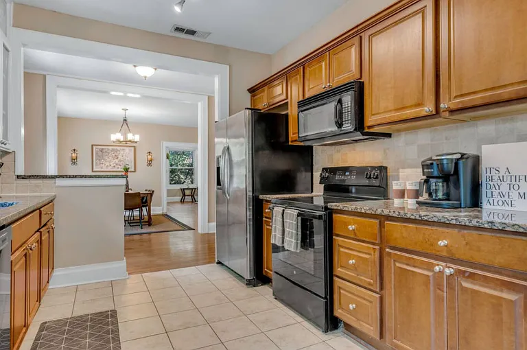 4303 Vandelia St — Photo 35