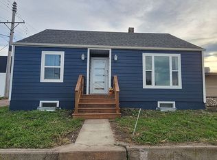 213 W King St, Chamberlain, SD 57325