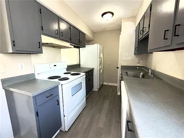 2 bed, 1.5 bath, 1080 sqft, $1,300 — Photo 4