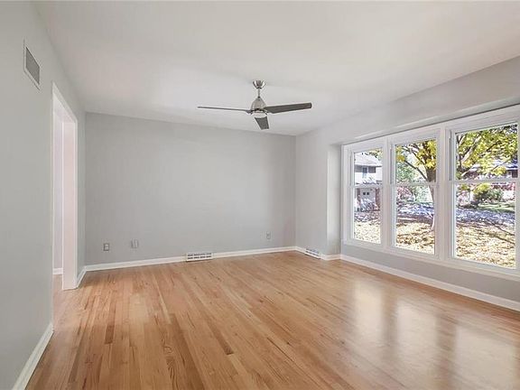 5th image of 9222 Goddard St