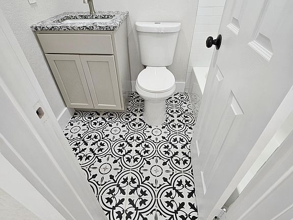 5th image of 100 E 12th St APT 17