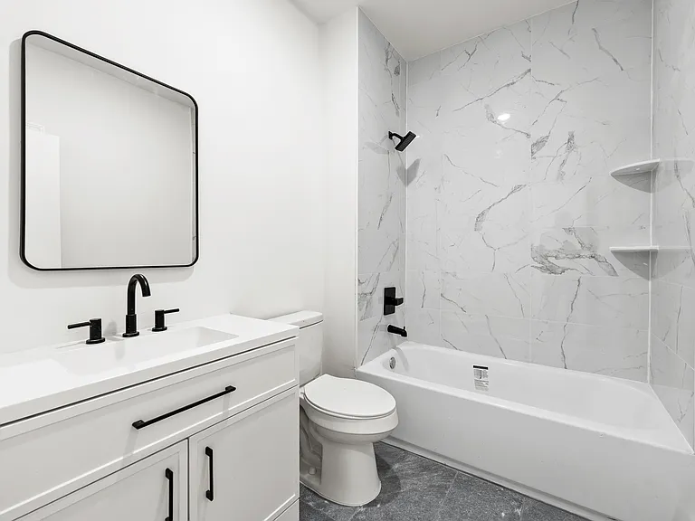 1595 Court Ave #201 — Photo 9