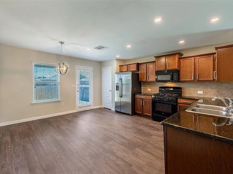 710 Mitchell Dr — Photo 7