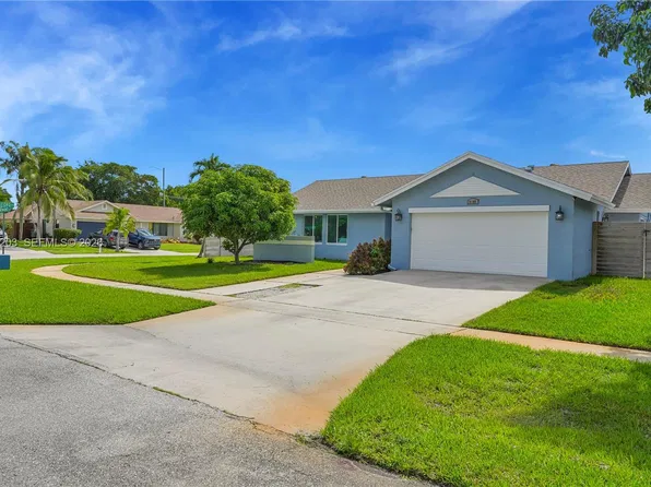 9188 Edgemont Ln, Boca Raton, FL 33434