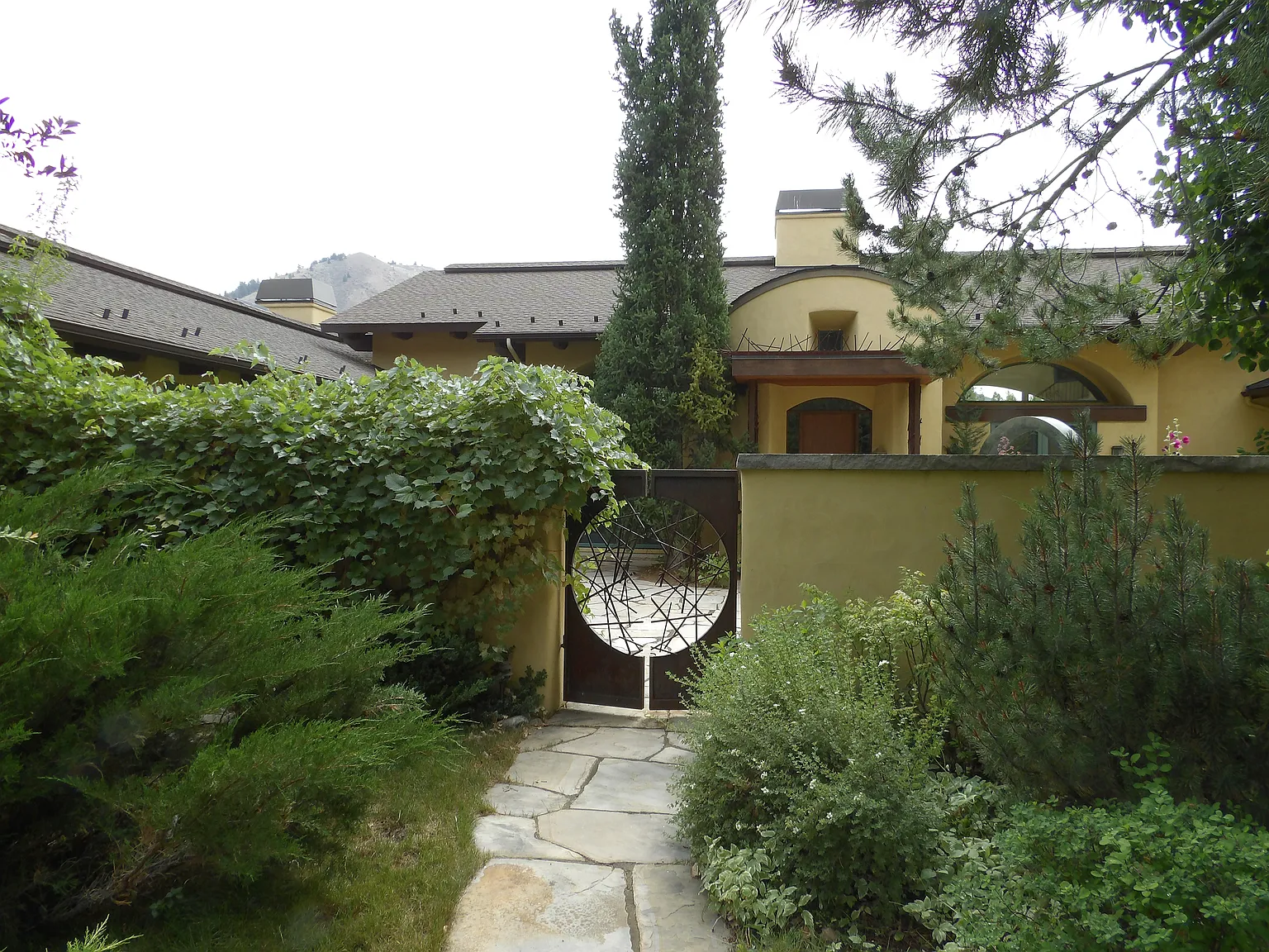 3 bed, 3.5 bath, 5594 sqft, $12,500 — Photo 4