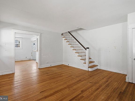 4th image of 229 Barrington Rd