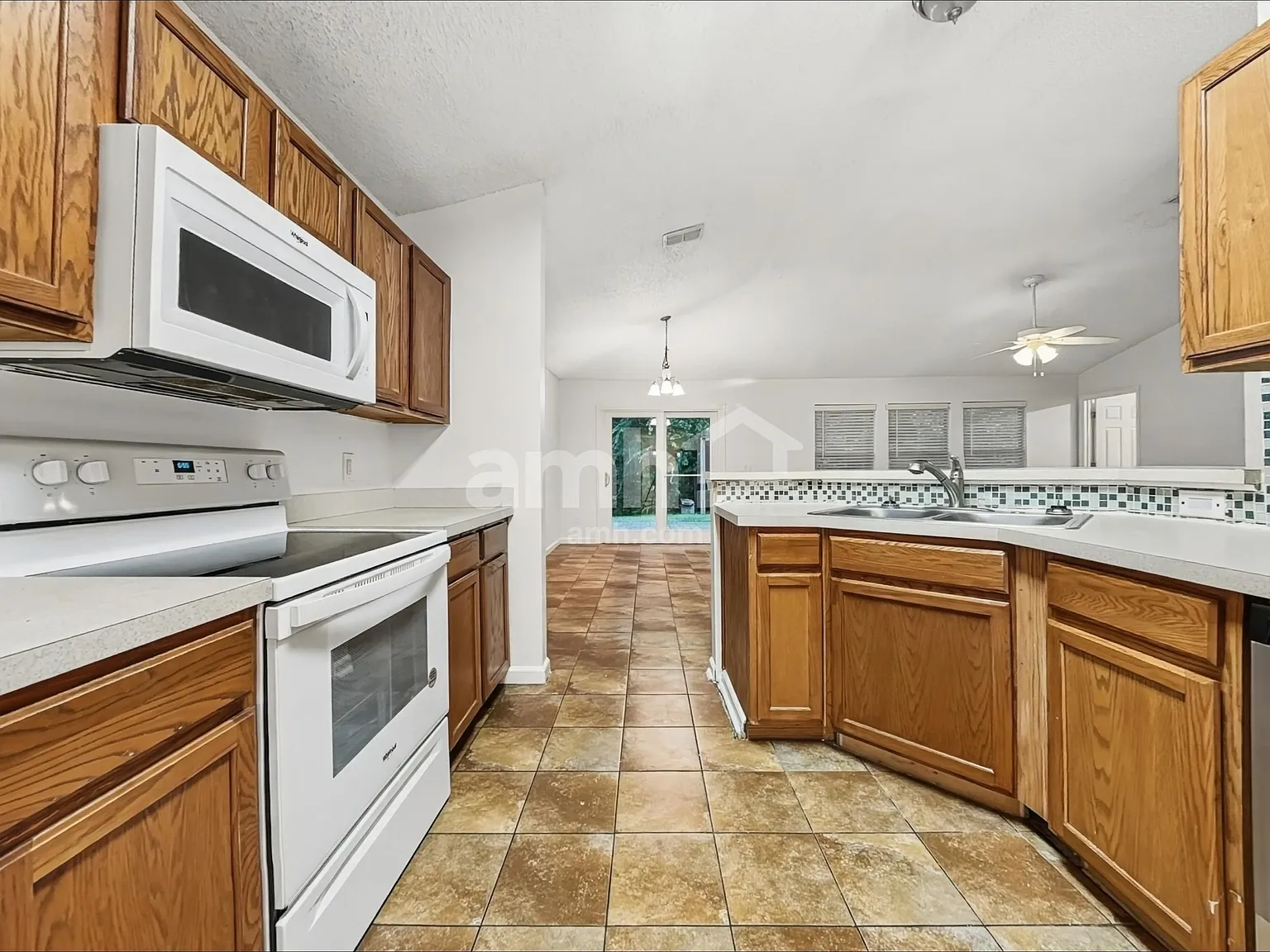 3 bed, 2.0 bath, 1491 sqft, $1,870 — Photo 3