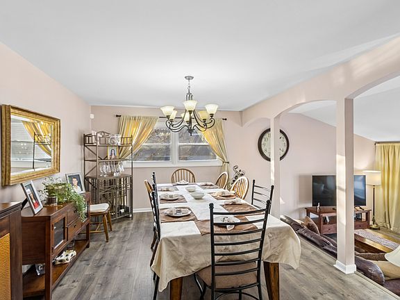 5th image of 2207 E Michael Manor Ln
