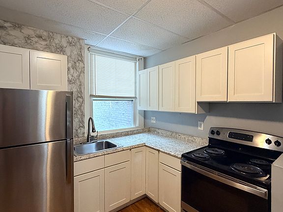 5th image of 133 Howe St #1