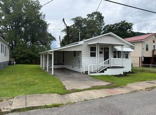 164 11th St, Rainelle, WV 25962