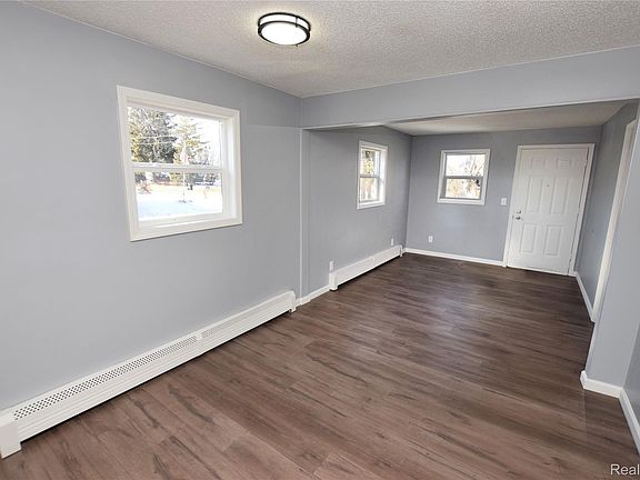 4th image of 2390 E Boatfield Ave