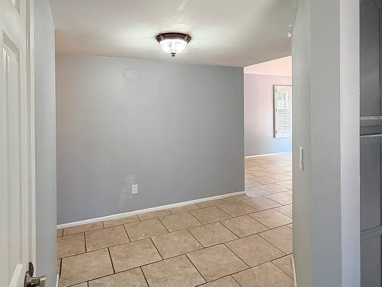 11815 N 65th Dr — Photo 2