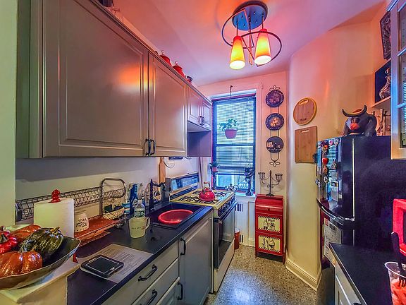 2nd image of 240 Ocean Pkwy APT 6J
