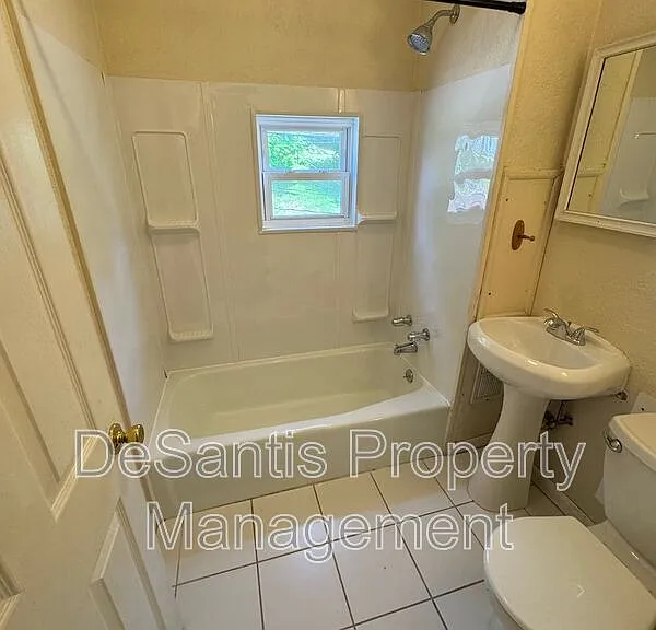 215 Spencer Ave #UPPER — Photo 17