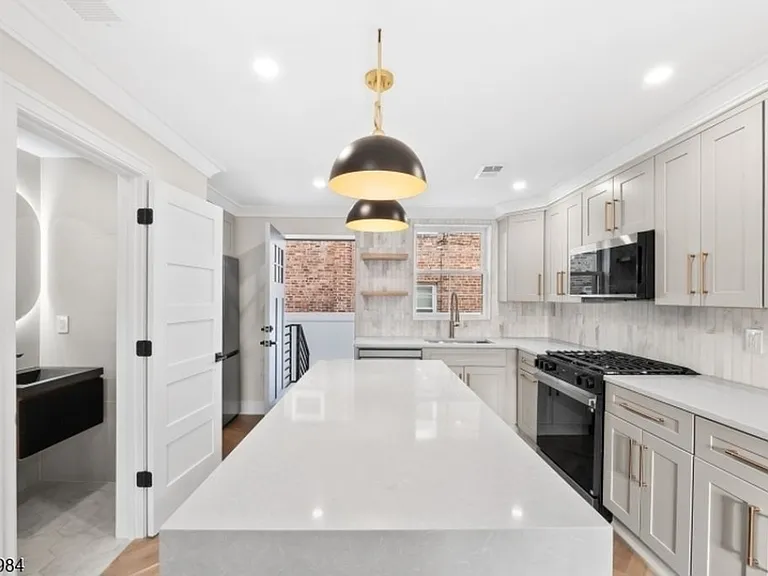 1453 Morris Ave #2 — Photo 8