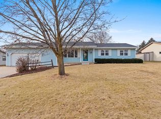 1157 David Ln, Green Bay, WI 54313