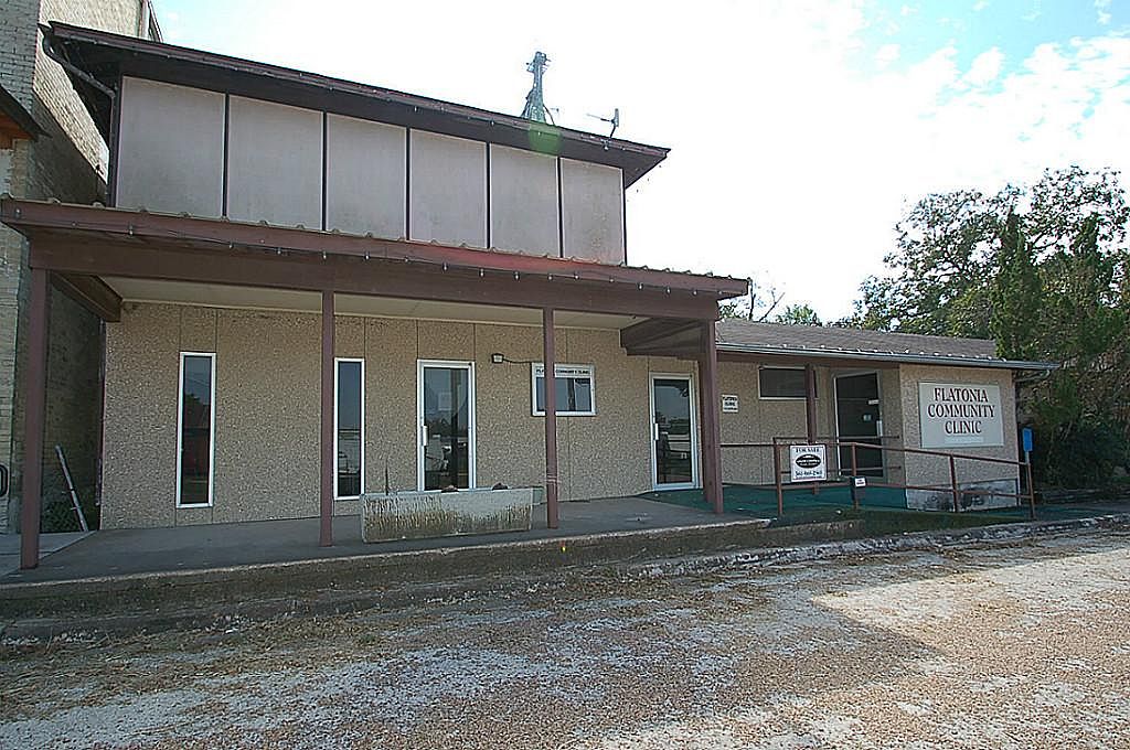 113 W South Main St, Flatonia, TX 78941 Zillow