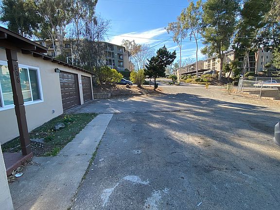 4th image of 206 Rose St #1