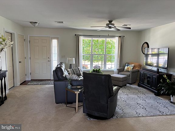 2nd image of 59 Bloomfield Dr