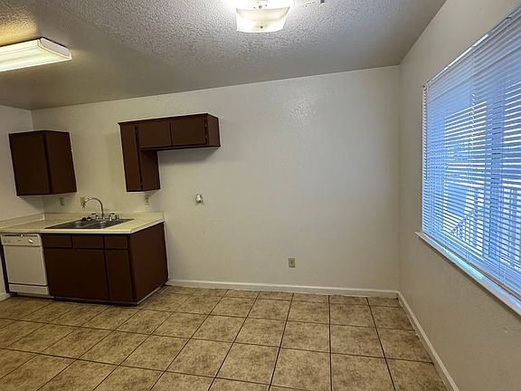 4th image of 1417-1423 E Douglas Ave