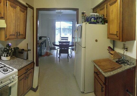 3rd image of 214 Driftwood St