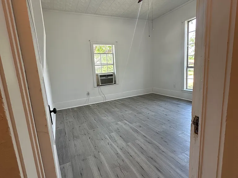 501 S Connellee Ave — Photo 3